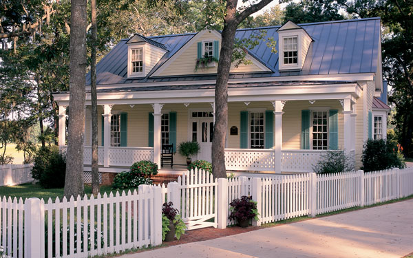 charming country home with white picket fence