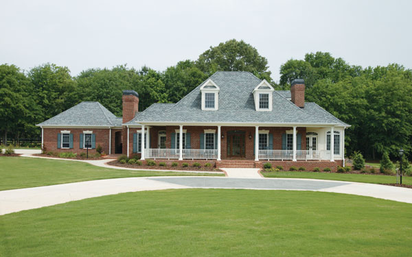 southern home with perfect green lawn